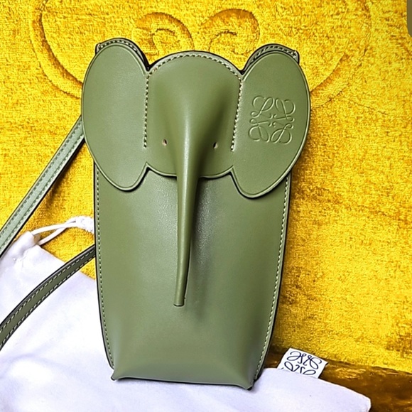 Loewe Elephant Pocket Pouch in leather with strap Crossbody bag - Picture 2 of 12